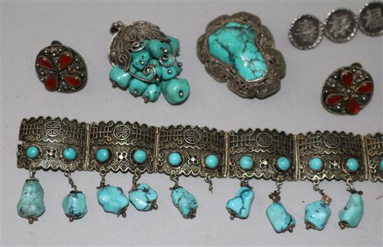 A group of Chinese silver filigree work and hardstone mounted jewellery, bracelet 8.5cm (8)